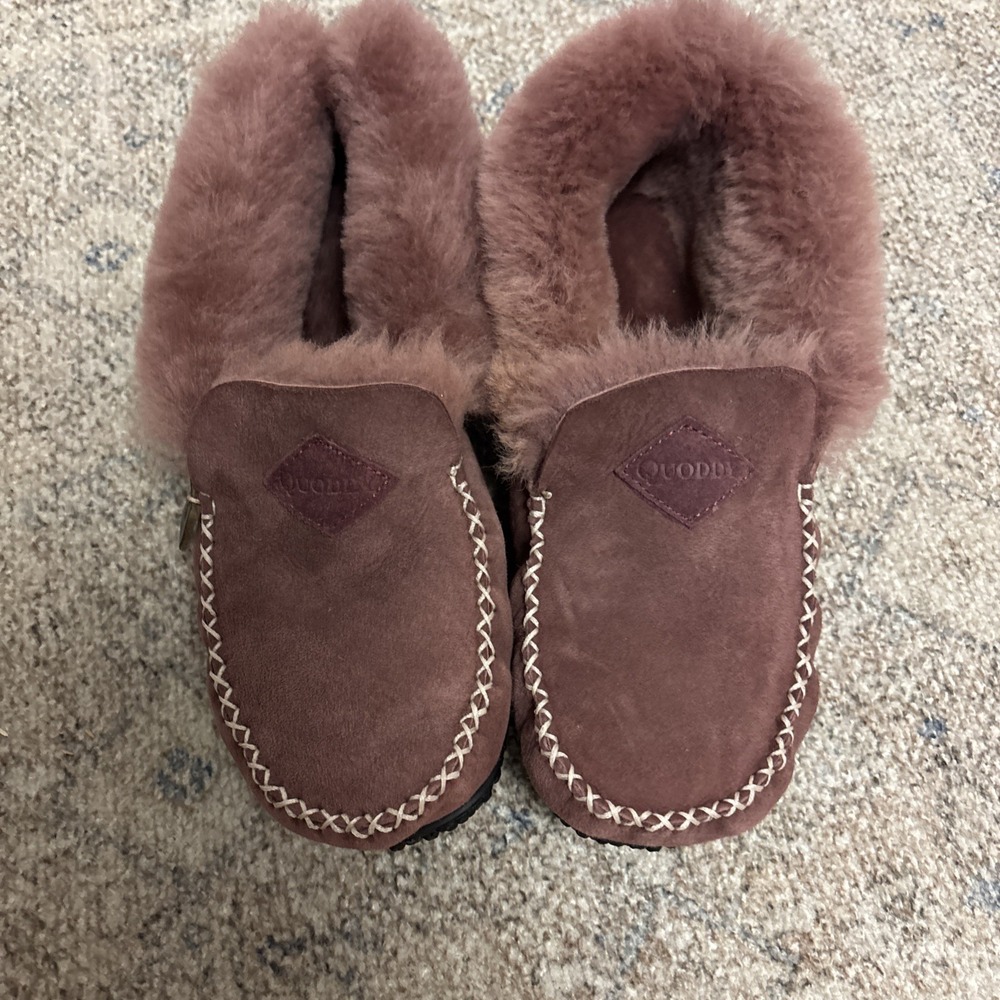 NEW Quoddy Spillcollar Slipper natural shearling Womens 9 Pink/ Purple